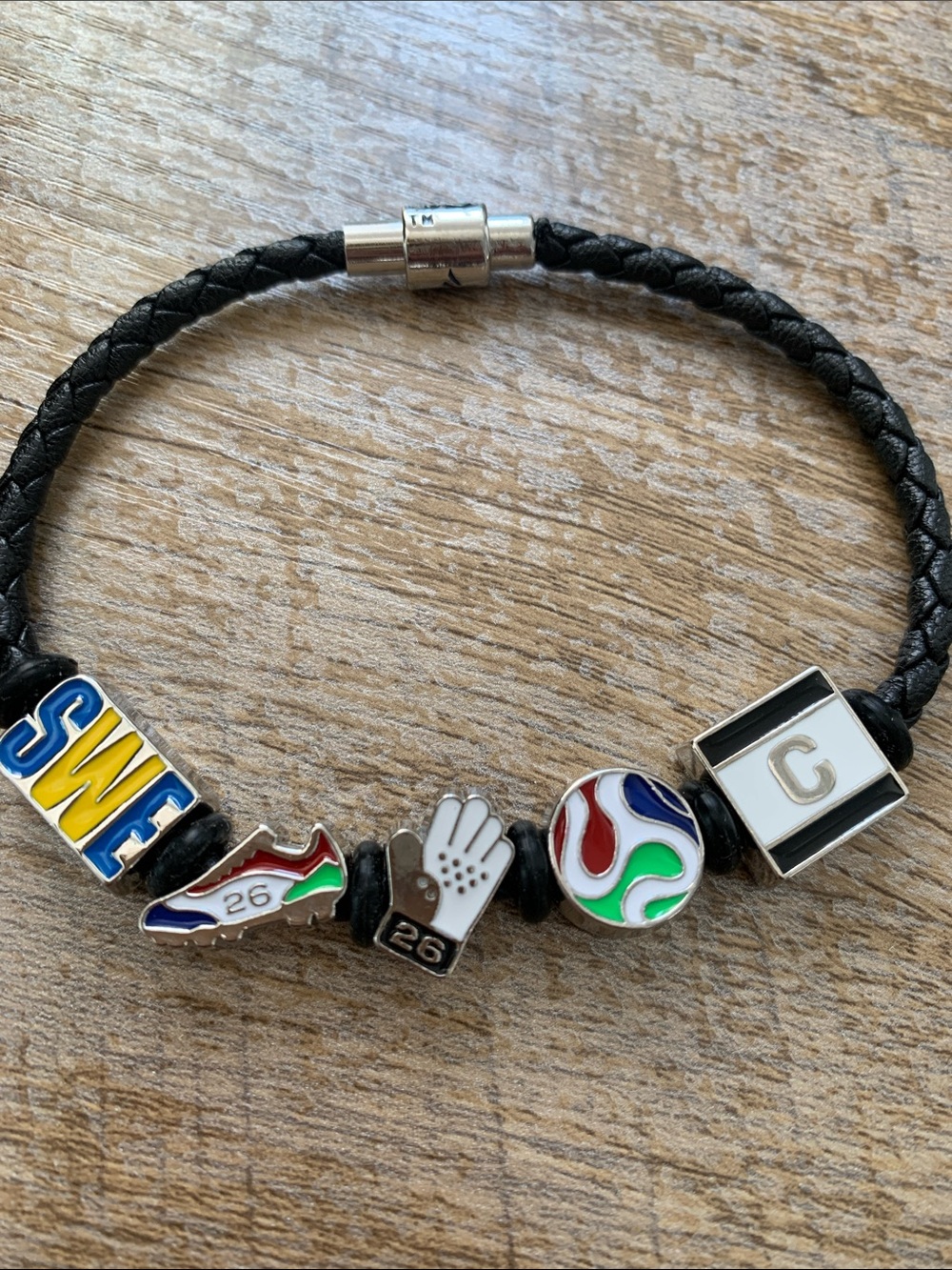 🆕- WORLD CUP GENUINE LEATHER CHARM BRACELET SWEDEN 🇸🇪 THEMED- BEADS - Picture 7 of 8